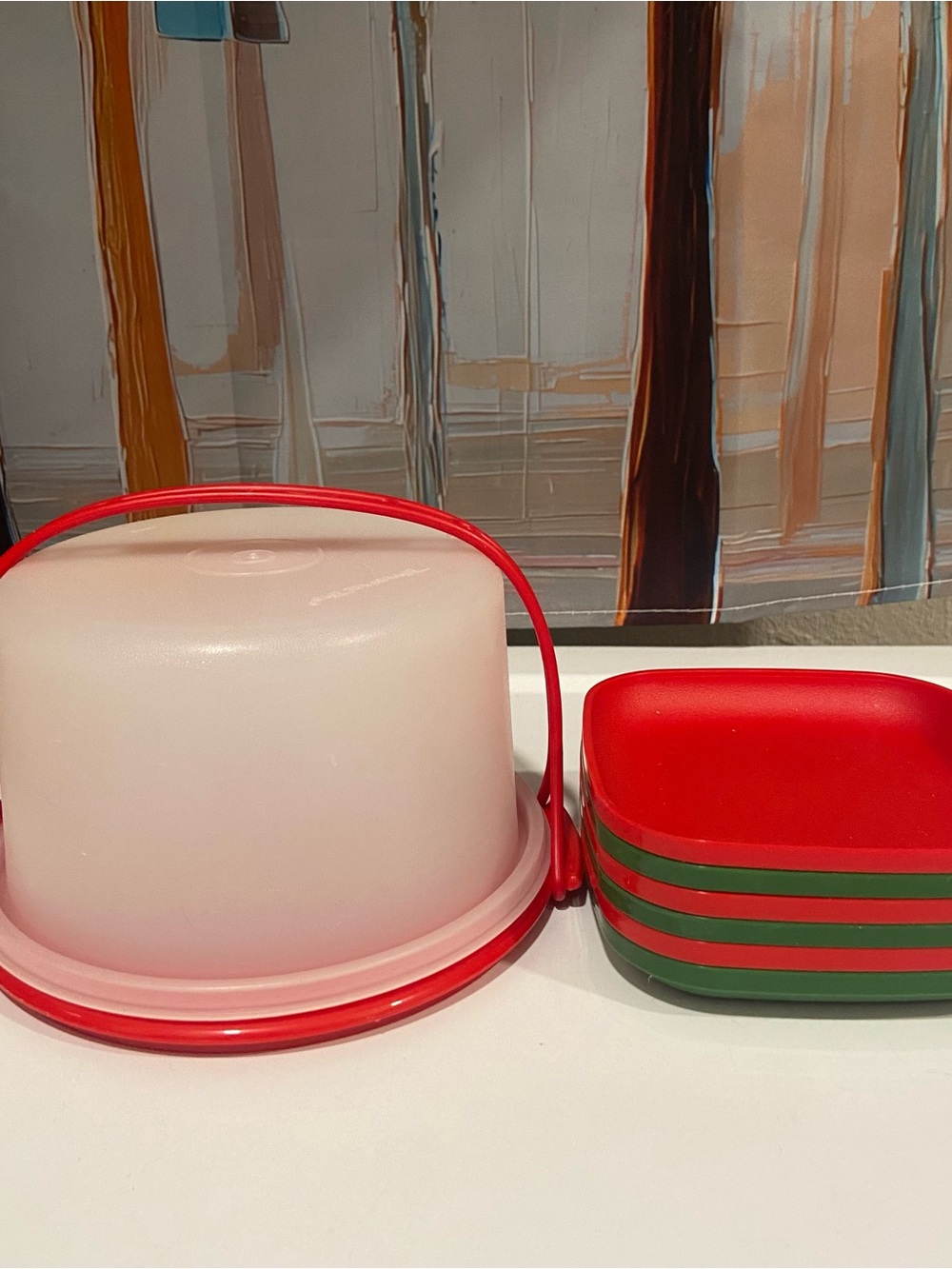 Tupperware Kid’s Cake Carrier with Plates